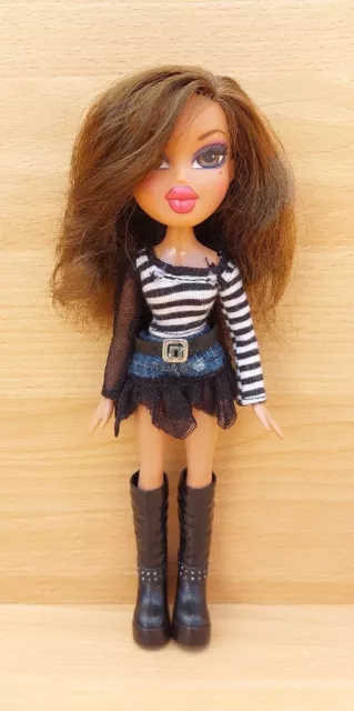 Bratz Treasures Pirate Yasmin Doll, MGA 2001 Y2K, Clothes, Top with Net Hood