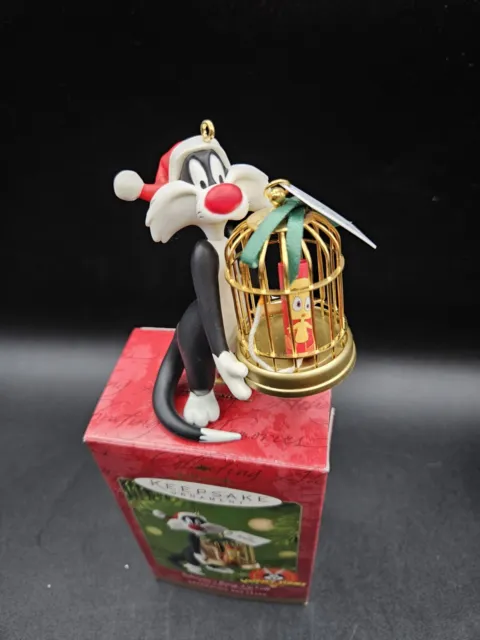 Hallmark Keepsake Ornament Looney Tunes Sylvester's Bang Up Gift 1999