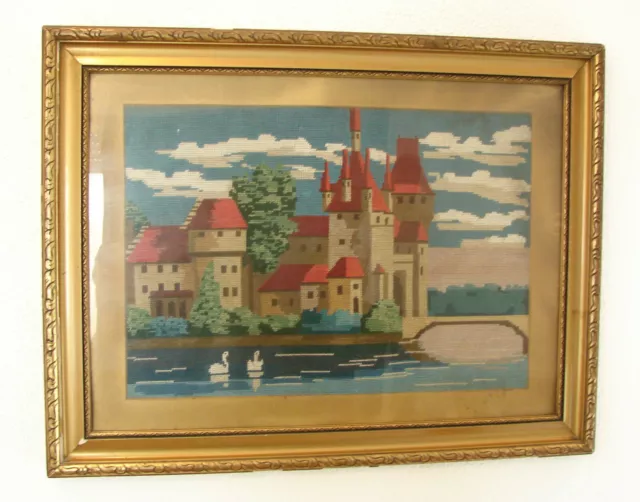 Altes Gobelin Bild im Holzrahmen 83/63 Prunkrahmen Antik Barock Burg Schwan Gold