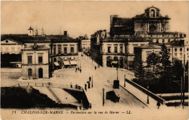 CPA CHALONS-sur-MARNE - Perspective on the Rue de Marne (742307)