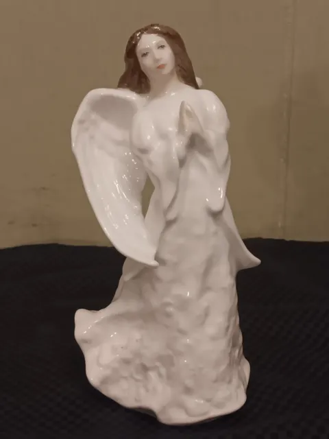Royal Doulton Angel Figurine Hn3733 Bone China 6" Vintage 1996 Christmas Angel