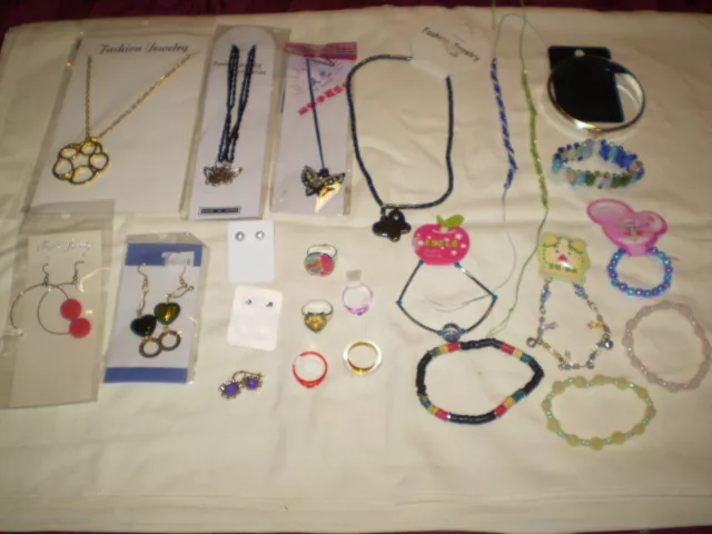 Bulk Pack 25 Items Jewellery - Necklaces, Bracelets, Earrings & Rings - lot N