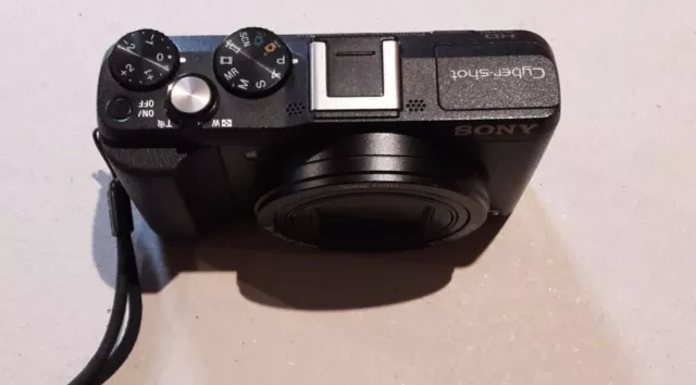 appareil photo numérique compact sony 20 Mégapixels,puissant zoom 30x  peu servi