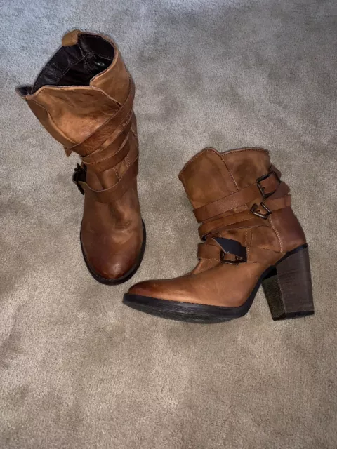 Steve Madden YALE Women's Distressed Brown Leather Ankle Boots Heels - Size 10