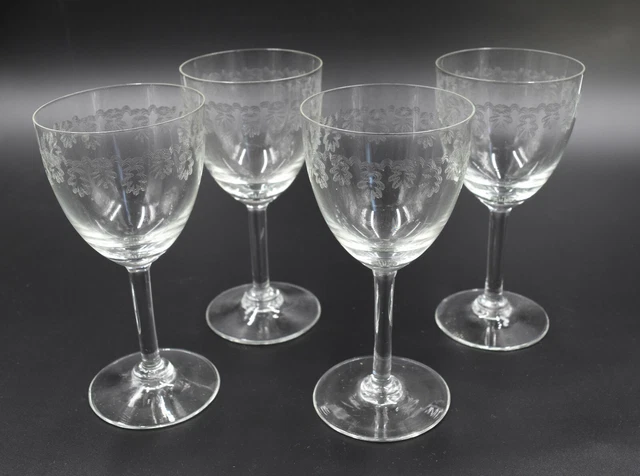 Serie De 4 Verres A Eau En Cristal Grave De Baccarat / Saint Louis