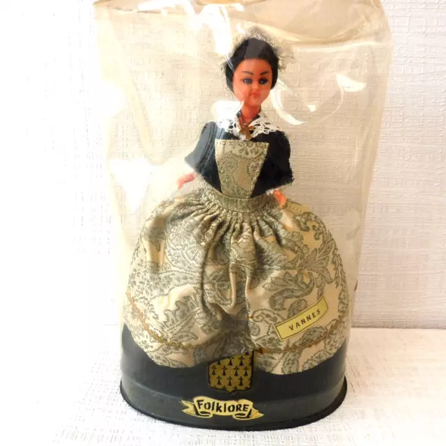 DOLL POUPEE FOLKLORIQUE REGIONALE VANNES 17 cm ELLE FERME LES YEUX