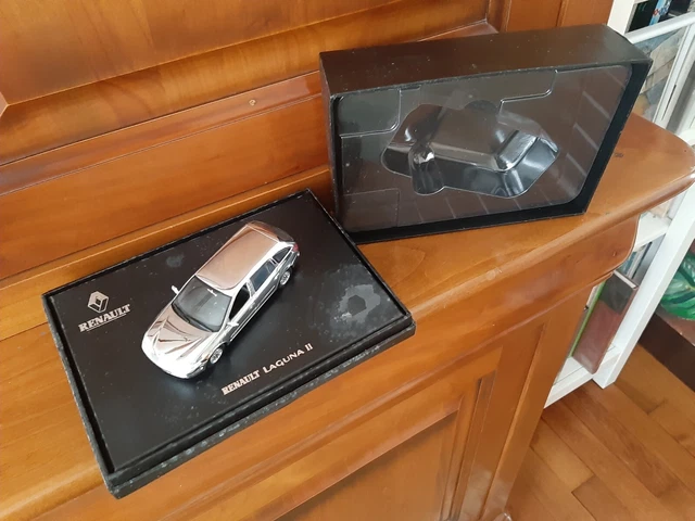 Universal Hobbies 1/43 - Coffret Renault Laguna II berline et break