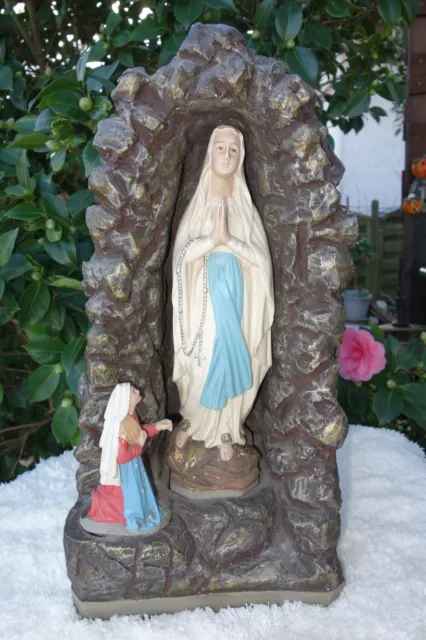 MARIENGROTTE , HEILIGE Muttergottes in Grotte mit Bernadette
