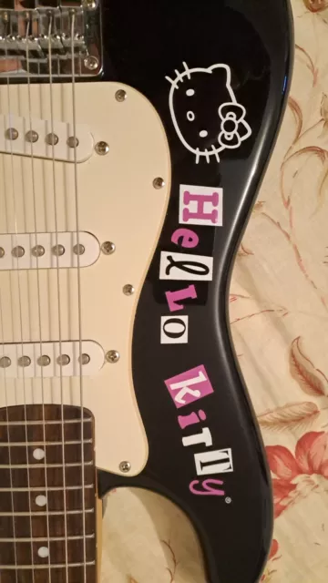 Mini guitare électrique noire Squier by Fender HELLO KITTY Stratocaster vendeur américain 8