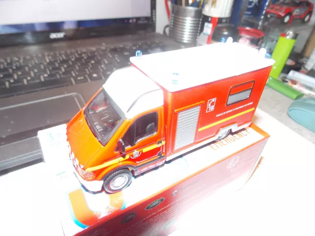 Camion Sapeurs pompiers I 1/50ème Burago : King Jouet, Les autres véhicules  Burago - Véhicules, circuits et jouets radiocommandés