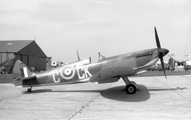 Reynard, Spitfire VIII, MT719 'CK-C' at Boscombe Down, 10 Jun '90 - B&W Neg_4763