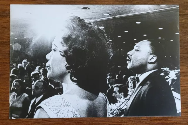 Martin Luther King Jr Photo With Coretta Close-Up  Fantastic Nobel Prize