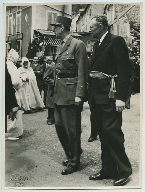 Photo D'Argentine Originale - Général De Gaulle Accueille Le Roi Hassan II Du Maroc, 1964, 18x24 Cm