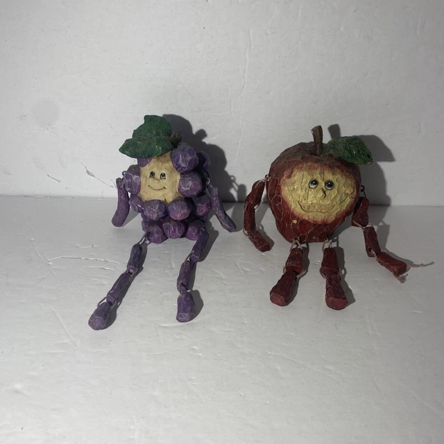 VINTAGE PAIR OF Anthropomorphic Fruit Shelf Sitters Apple/Grape 20.00