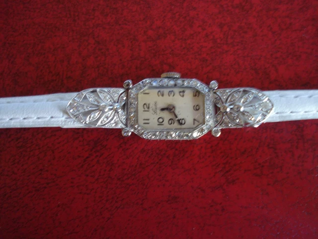 Montre Femme Plaquée Or - Mouvement Suisse, Rubis - Bijouterie Vintage En Très Bon état