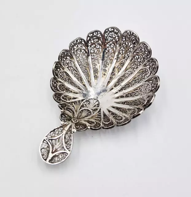 GEORGIAN STERLING SILVER FILIGREE CADDY SPOON c1800