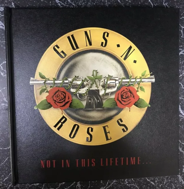 Guns n Roses 2017 Not in this Lifetime Tour VIP Book & Buttons, Lanyard NIB