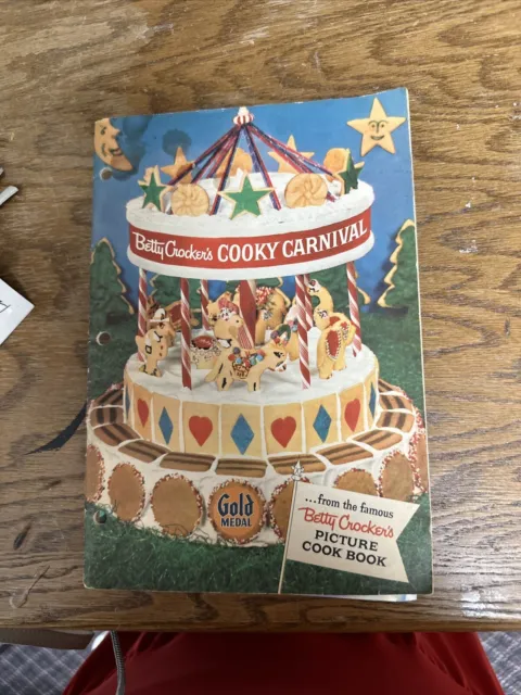 Vintage Cookie Cookbook Betty Crocker Cooky Carnival 1957 Gold Medal Flour
