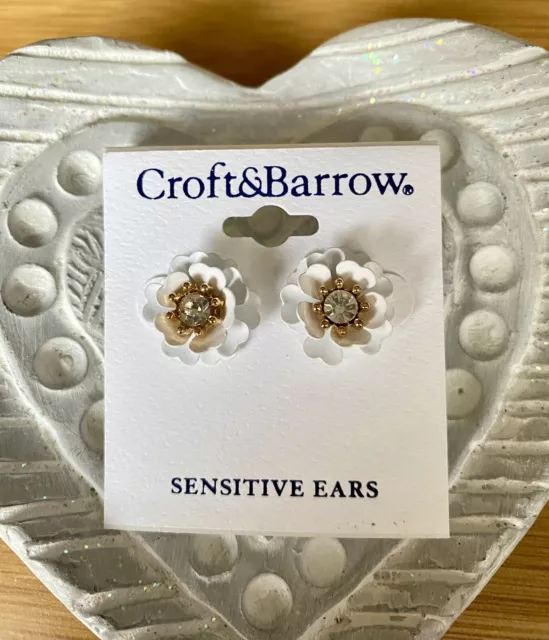 Croft & Barrow White/Gold Floral  Post Back Earrings-5/8”-NWOT