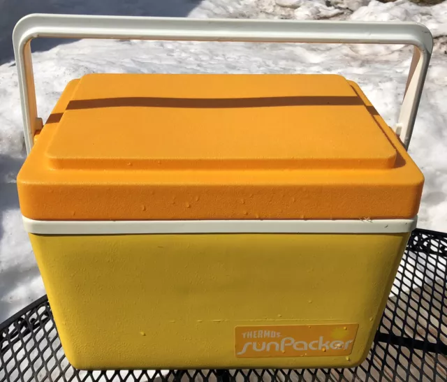 https://www.picclickimg.com/Z30AAOSwr4FkMx4S/Vintage-Thermos-Sunpacker-11-Quart-Cooler-Yellow-Orange.webp