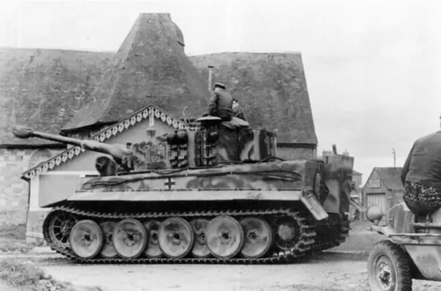 B&W WWII Photo German Tiger Tank 131 Bovington Pzkpfw. VI Panzer  WW2 / 4022