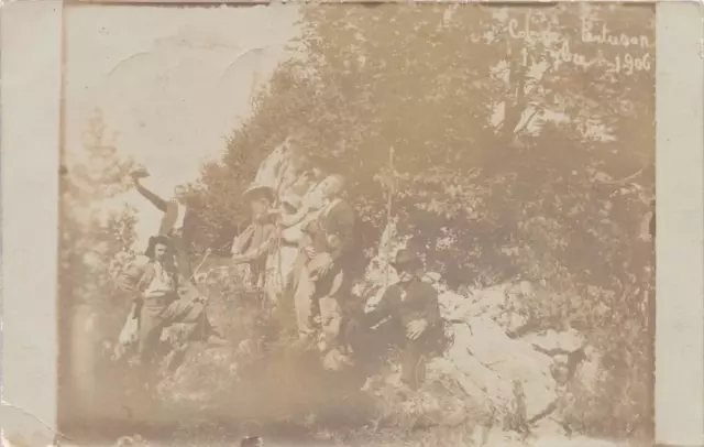 CPA 38 CARTE PHOTO SITUEE AU COL DE PERTUSON (GROUPE DE TOURISTES)  cliché uniqu