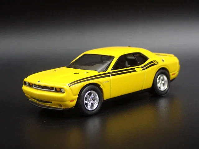 2010 10 Dodge Challenger Rt 1/64 Scale Collectible Diorama Diecast Model Car