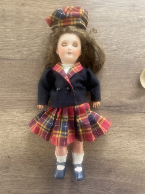 POUPEE EN PORCELAINE MARSHA DE 38 CM DES POUPEES LEONARDO COLLECTOR'S
