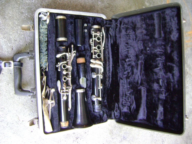 Vintage Bundy Selmer Resonite Music Band Wind Instrument Clarinet & Case Rare