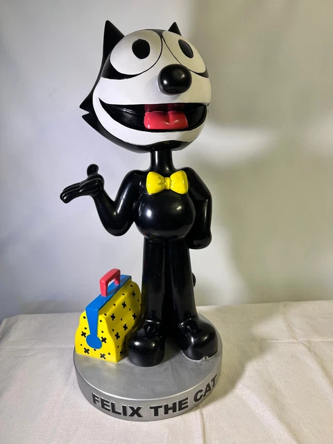 figurines chats dans leur boite d'origine