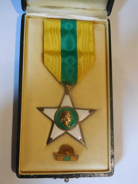 Medaglia stella al merito del lavoro 1924 in astuccio e distintivo