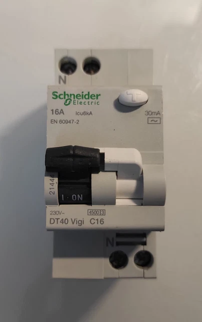INTERRUPTEUR  DIFFERENTIEL   16 Amp 30 mA SCHNEIDER REF 21444 DT 40 comme neuf