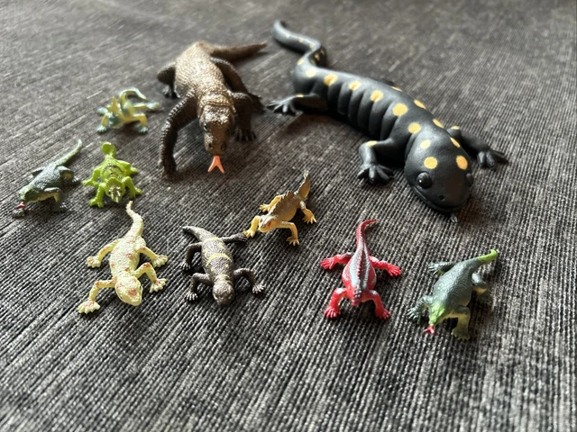 Lizards - Toy Plastic Creature Bundle - 10 x Lizards & 1 X Komodo Dragon