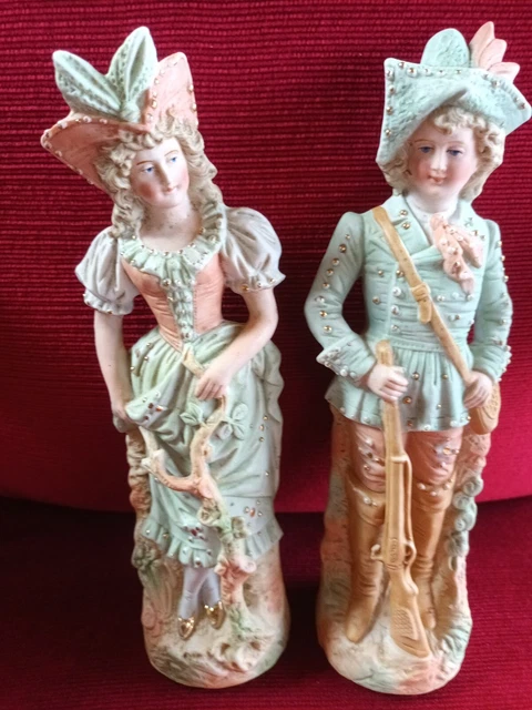 Ancienne Paire de Statuettes en Biscuit Polychrome en très bon état