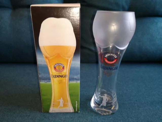 Erdinger Weißbier Fußballglas FC Bayern Weißbierglas Weizenglas Fußball 0,5 Bier