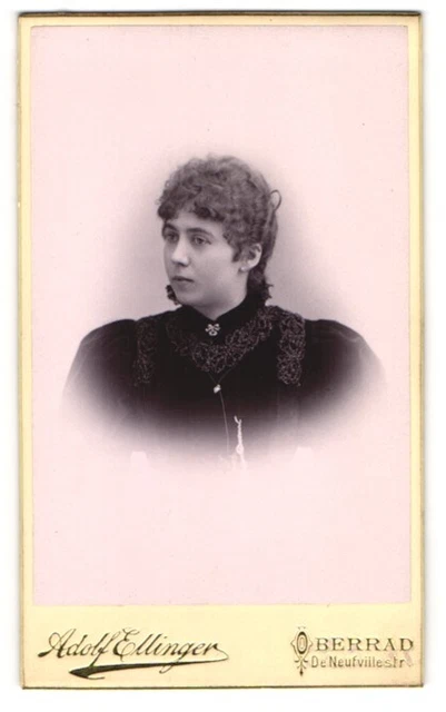 Fotografie Adolf Ellinger, Oberrad, De Neufvillesstr., Junge Dame mit lockigem