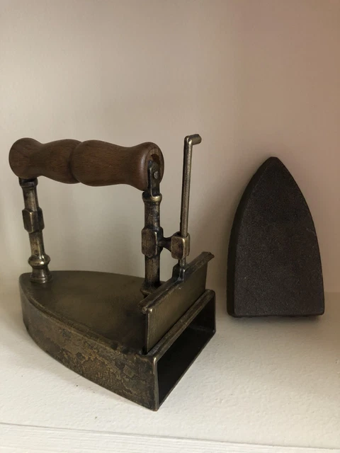 Ancien Fer à Repasser De Voyage Avec Pochette - Collection Et Déco Rétro