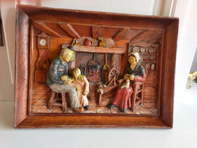 Ancien Tableau en bois sculpté en relief.Famille corse Veillée devant cheminée