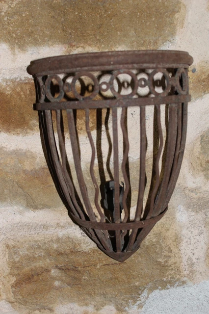 ANCIENNE APPLIQUE METALLIQUE ART POPULAIRE Dimensions 20 cm x 10cm x 26cm