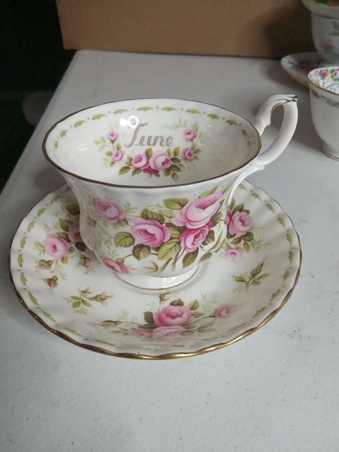 Vtg 1970 Royal Albert Flower Of The Month Roses June Teacup & Saucer Set Vtg 1970 Royal Albert Flower Of The Month Roses June Teacup & Saucer Set