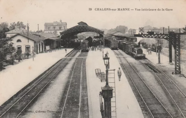 CPA 51 CHALONS sur MARNE Vue Intérieure de La Gare