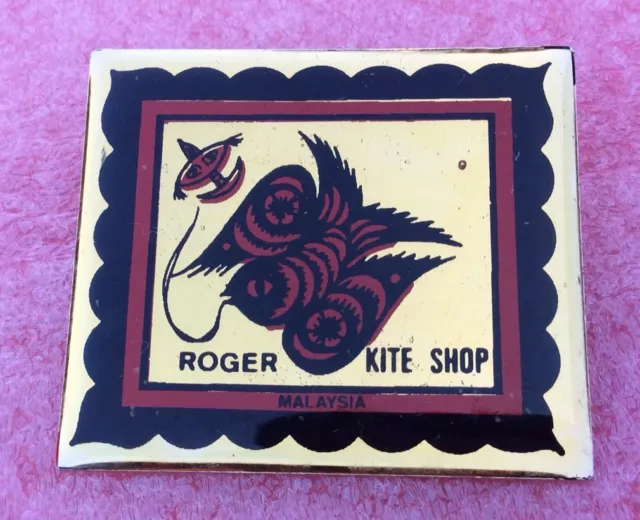 B01 BADGE ROGER KITE SHOP MALAYSIA CERF VOLANT Kite Drachen Cometa Vlieger