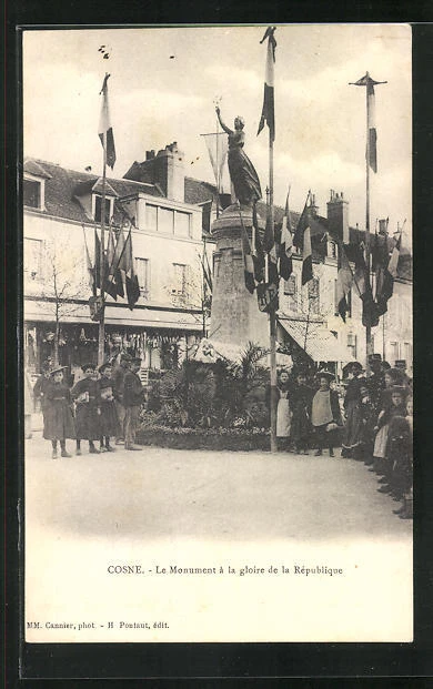 CPA Cosne, Le Monument a la glorie de la Republique
