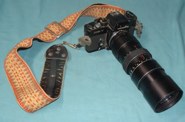 PARA PIEZAS QUE NO FUNCIONAN = cámara Minolta XE-7 con lentes MC ZOOM AUTOMÁTICO F 80 200 mm