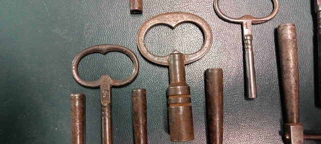 Clé De Remontage Ancienne Pour Pendule - Modèle 09-24c - Sans Marque