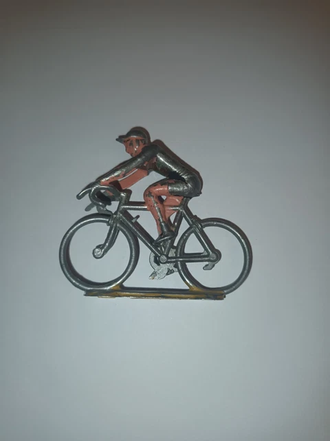Jouet Ancien Salza figurine pour jeep moto peugeot 403 Tour