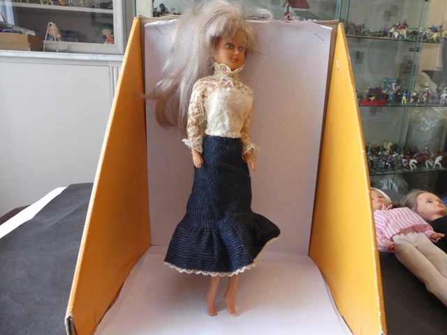 POUPÉE MANNEQUIN TRESSY 31-14 de Bella neuve en boite 1979 EUR 70,00 - FR