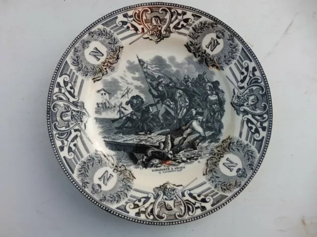 G3 - Assiette Boch Frères Belgique - Napoléon empereur - Bonaparte à Arcole 1796