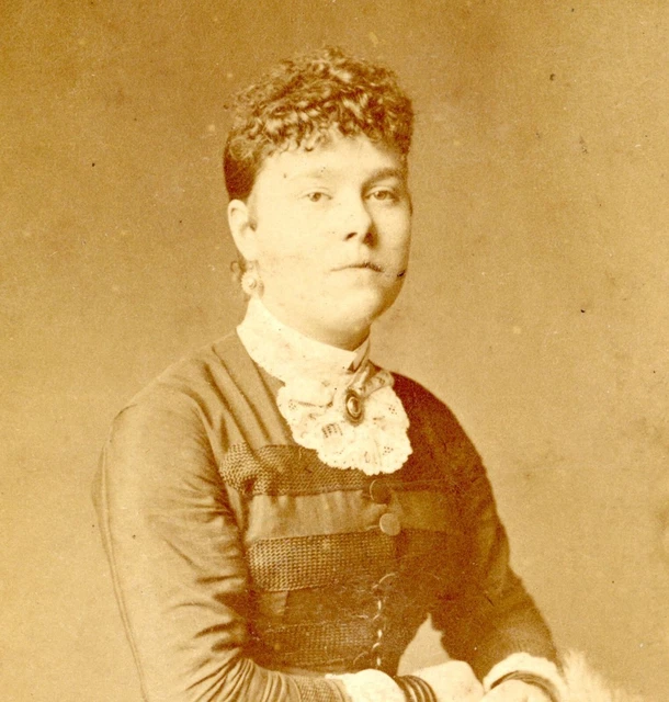 Antique CDV Carte De Visite Rees & Co Clapham Rd London portrait Victorian lady