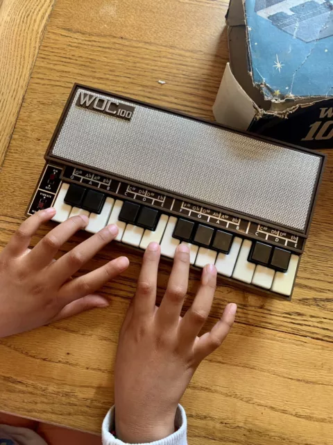 1970 Vintage WOC  100 Mini Electric Organ